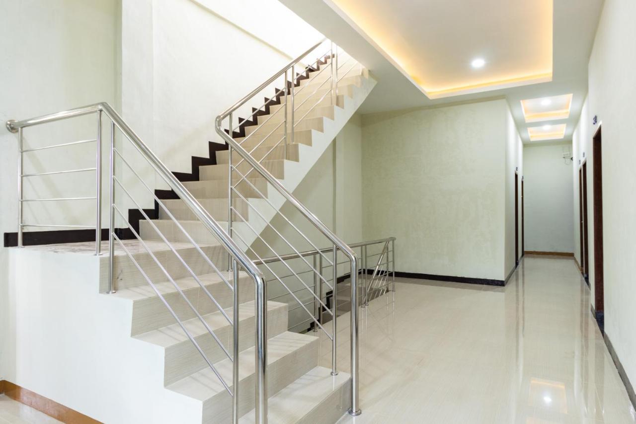 RedDoorz near Medan Amplas Deli Tua Exterior foto